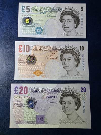 叁拾收藏第33期 - 英国E序列再版 3张  UNC（20面值全息有处小瑕疵）