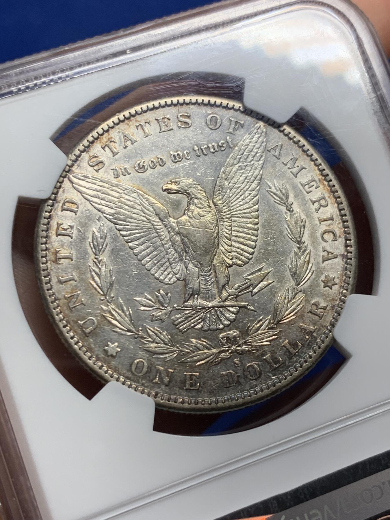 《竞宝斋》第434场 周日，周一2场连拍 （全场包邮） NGC AUD 1883年S厂美国摩根银币 罕见摩根，1883年摩根O厂和P厂都常见，S厂极少见，MS63白币书价2700刀，MS65白币书价42000刀，稀缺程度，可见一斑。此外该枚两面带淡金彩，更加难得