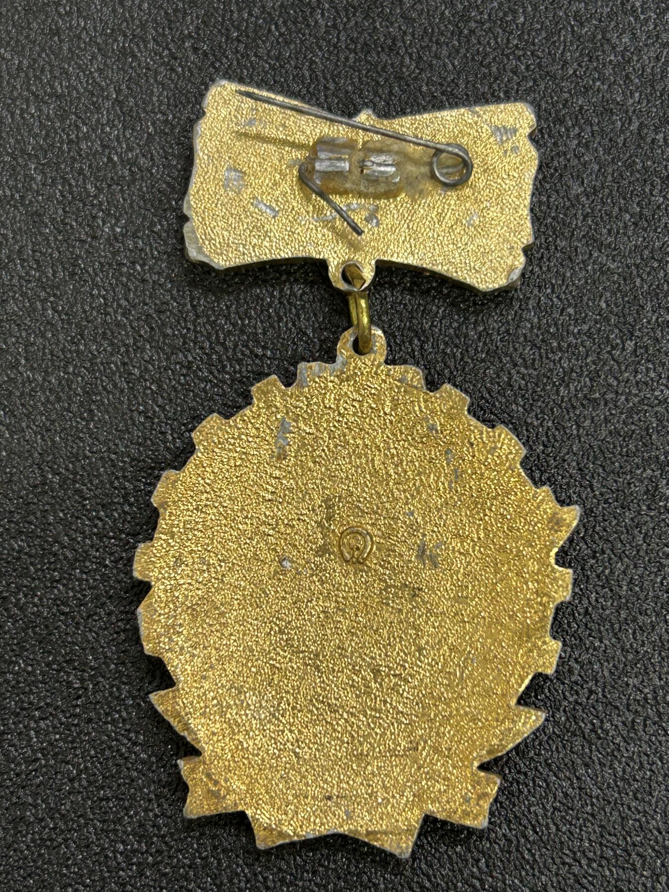 西秦中古拍卖第六十四期 苏联1975年度劳动红旗手奖章