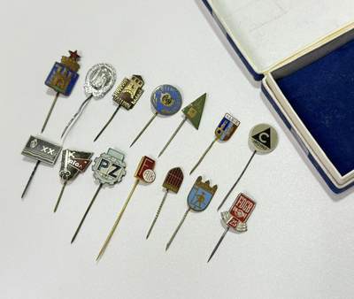 韵星假日精品2025秋季军品类拍卖会-- Rimey Holidays Boutique 2025 Autumn Militaria Sale - 民主德国插针一组