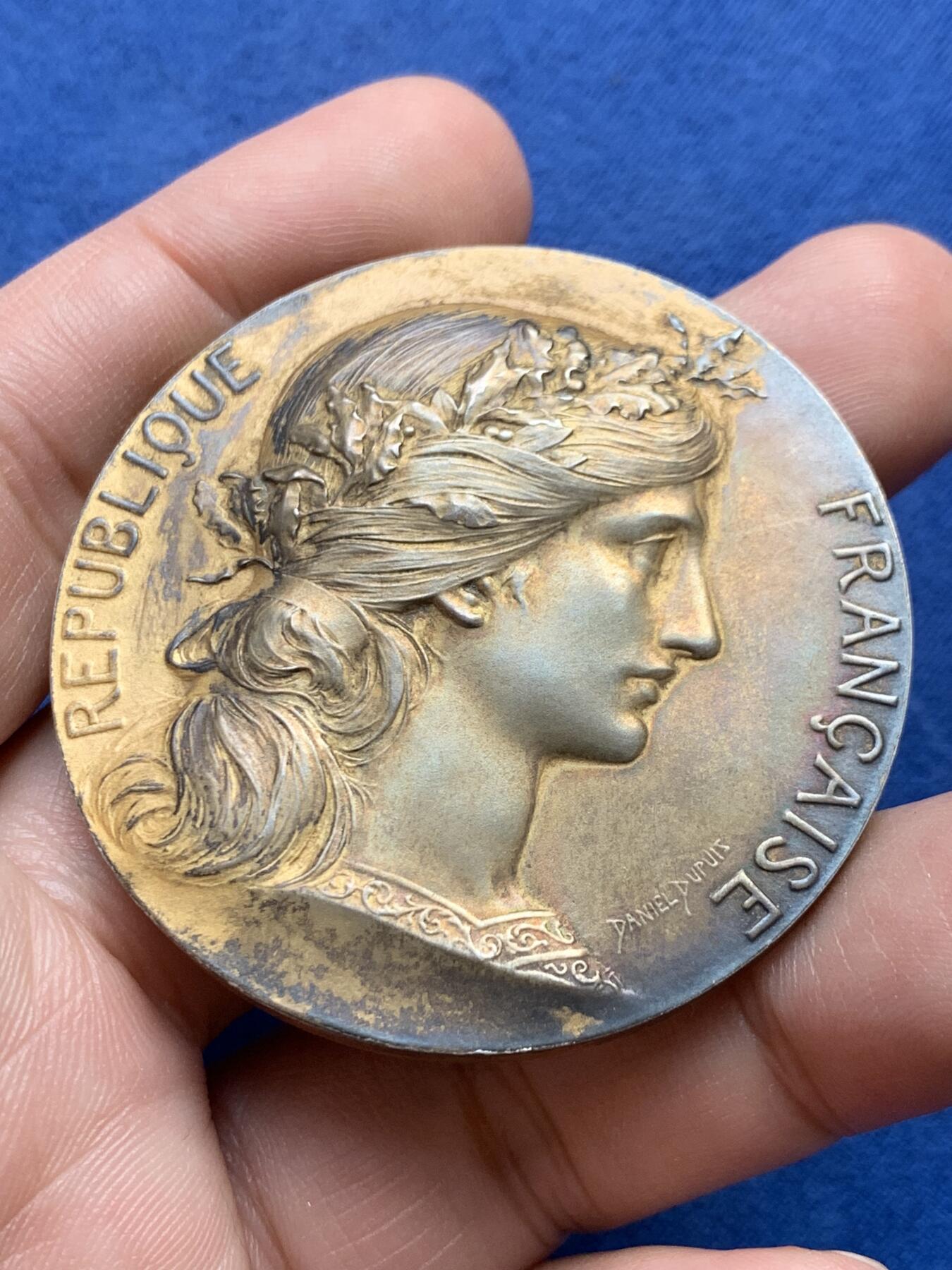 《竞宝斋》第434场 周日，周一2场连拍 （全场包邮） 法国射击比赛镀金银章 陆军部长颁发 65.95克 50mm 丰饶角2银标 带盒