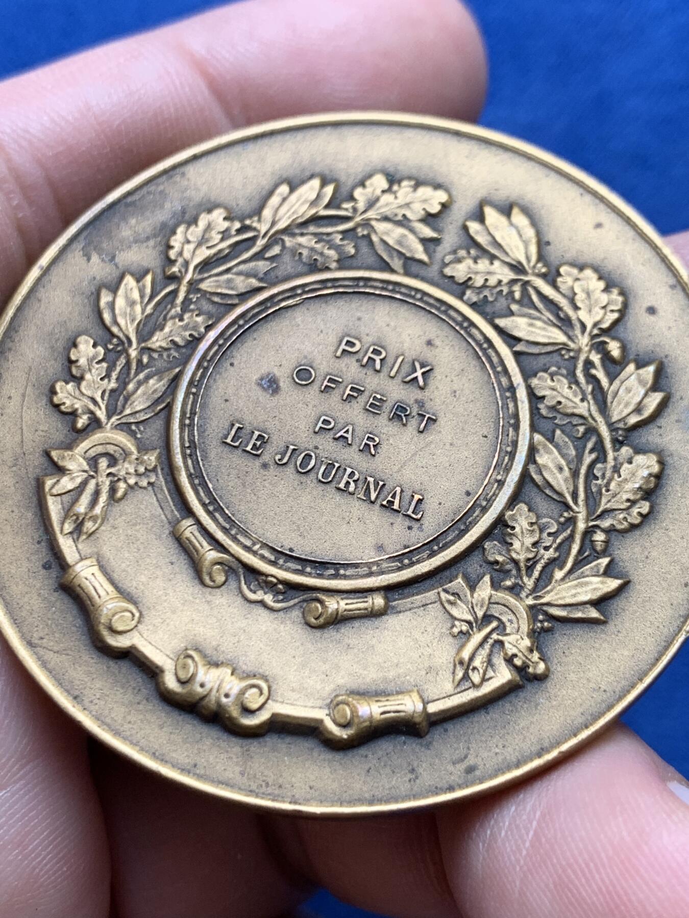 《竞宝斋》第434场 周日，周一2场连拍 （全场包邮） 手球比赛铜章 52.55克 50.1mm 三角铜标