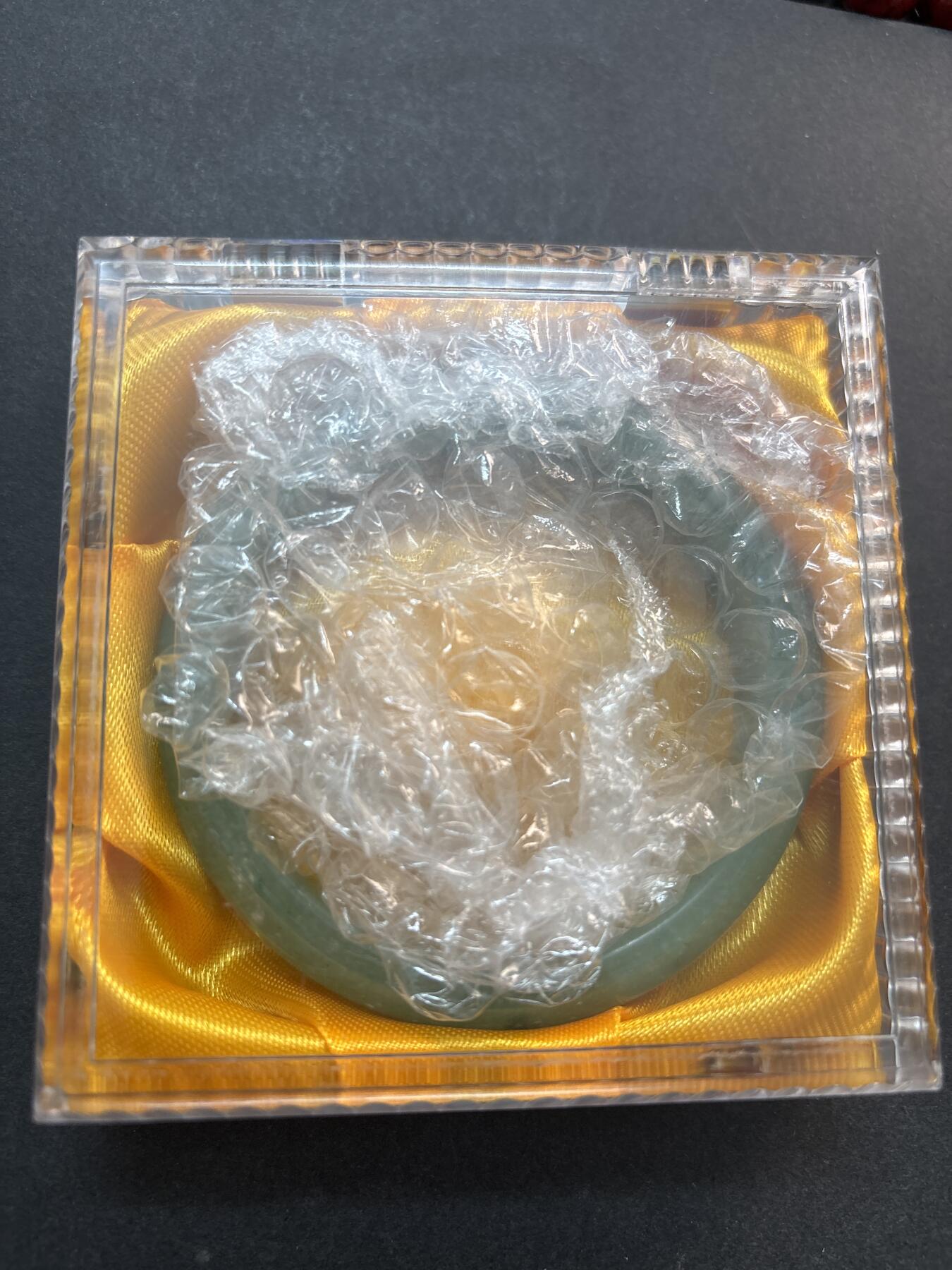 文馨钱币收藏第 278 场，银元，纸币，铜章场 长期接收代拍品 玉镯带盒子一个，什么货不懂