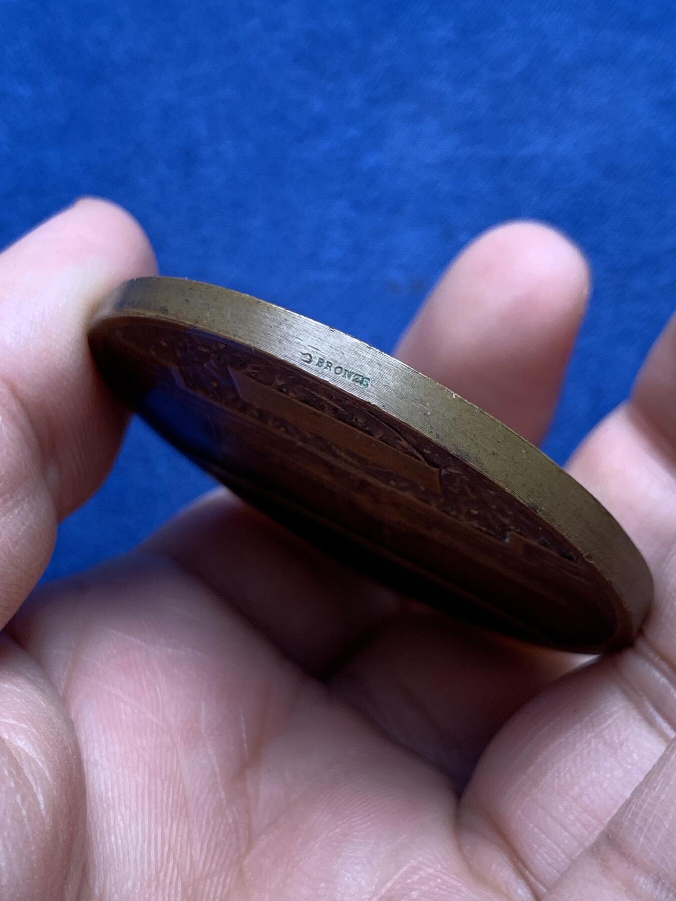 《竞宝斋》第434场 周日，周一2场连拍 （全场包邮） 法国贞德号邮轮纪念铜章 62.1克 50mm 铜标边铭 整体高浮雕 工艺精细