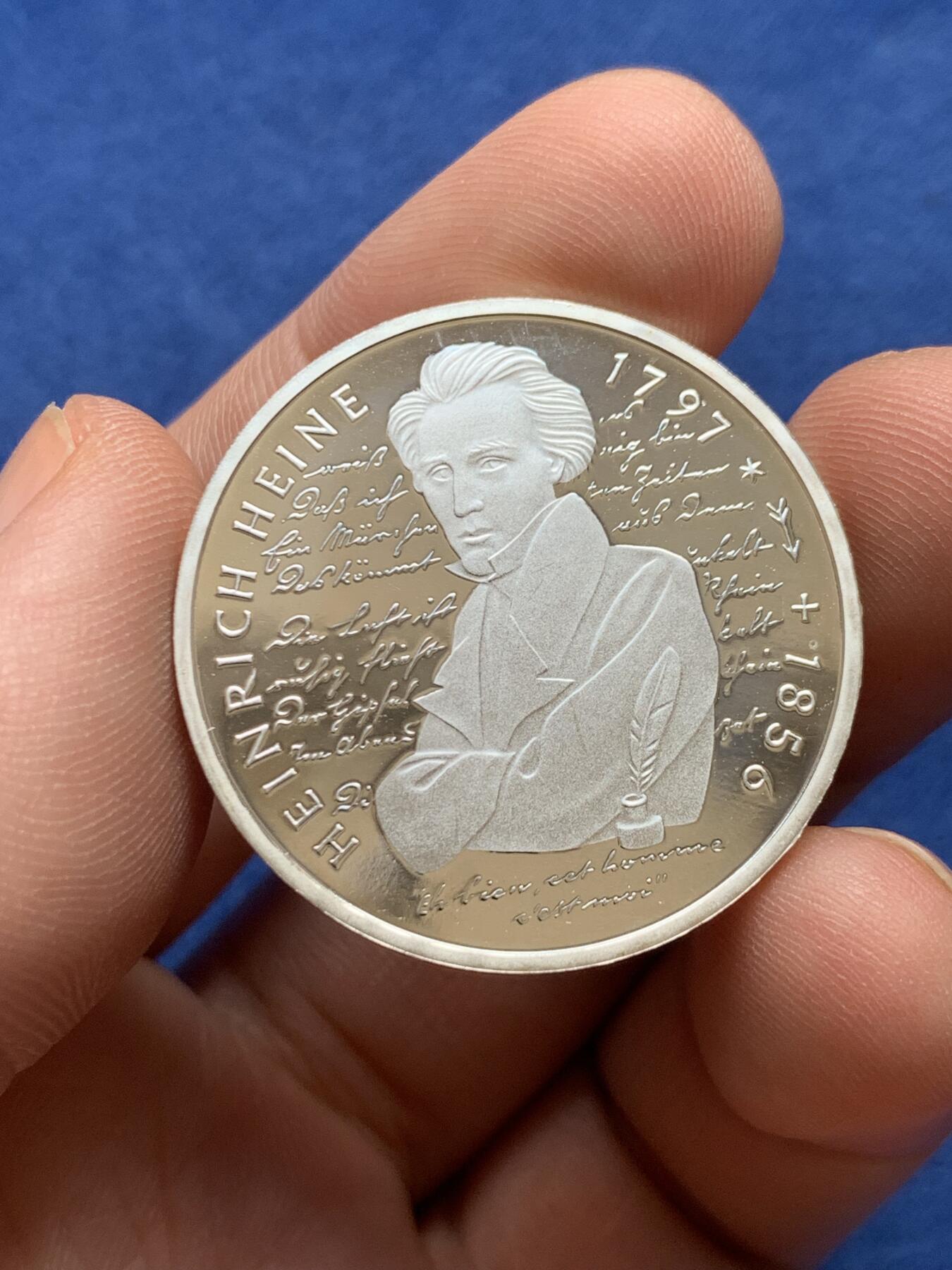 《竞宝斋》第434场 周日，周一2场连拍 （全场包邮） 德国1997年海因里希·海涅10马克精制银币A版 15.5克，625银，发行量：15W出头，国外售价在40美元左右。