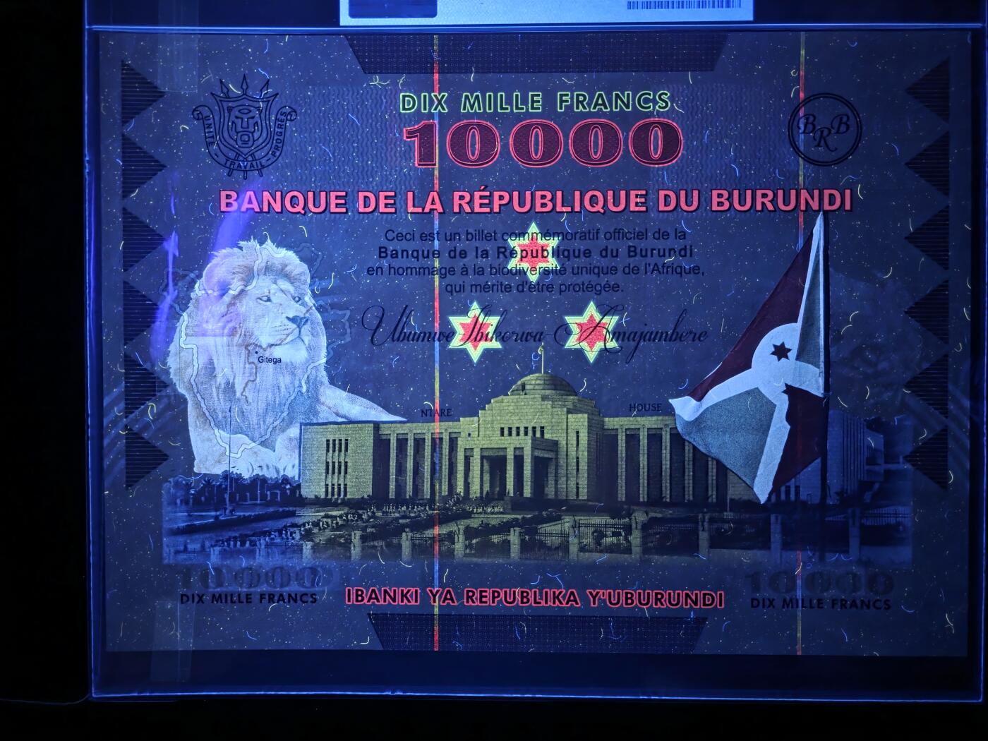 叁拾收藏第33期 布隆迪世界最大尺寸纸钞2025年  10000法郎 纪念钞  总发行1000张  968号 PMG70分 满分