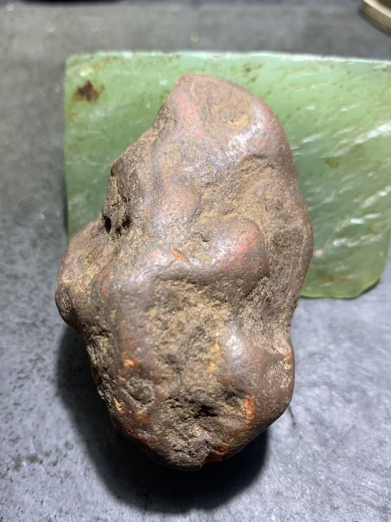 精美铁红皮开窗料荔枝冻南红玛瑙原石一颗，