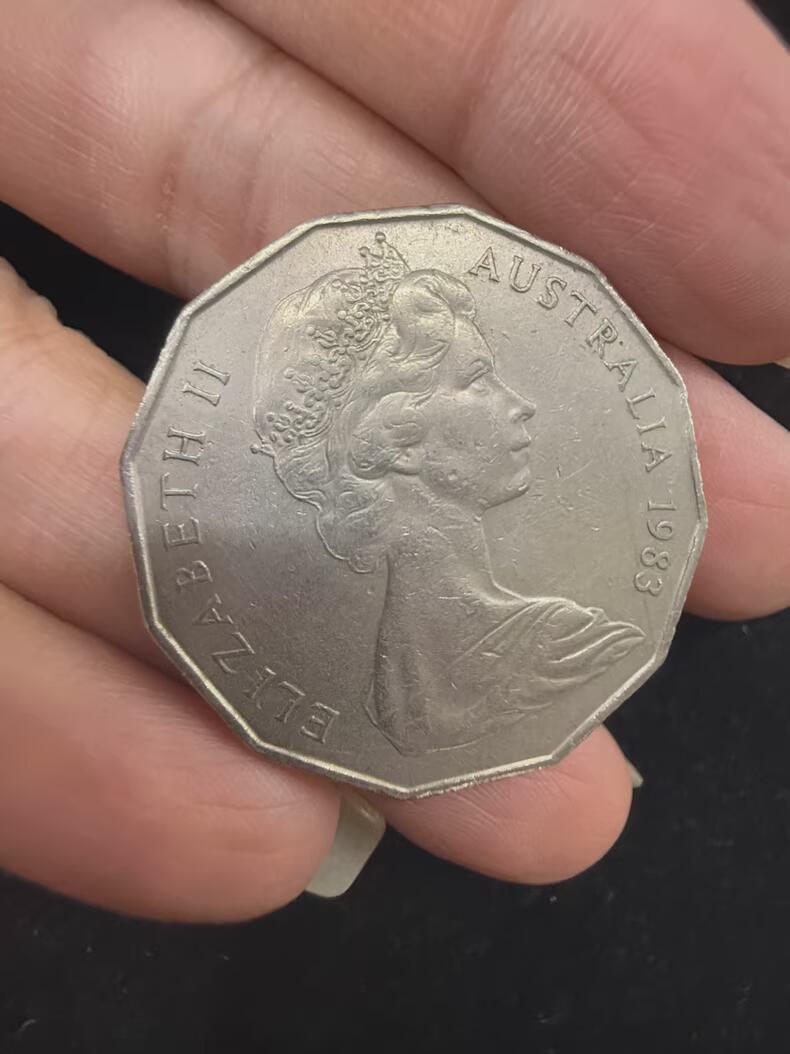 开心价稀有澳大利亚1971年一枚、1983 年兩枚50分硬币，三枚一起走,少有十二角边形设计！
