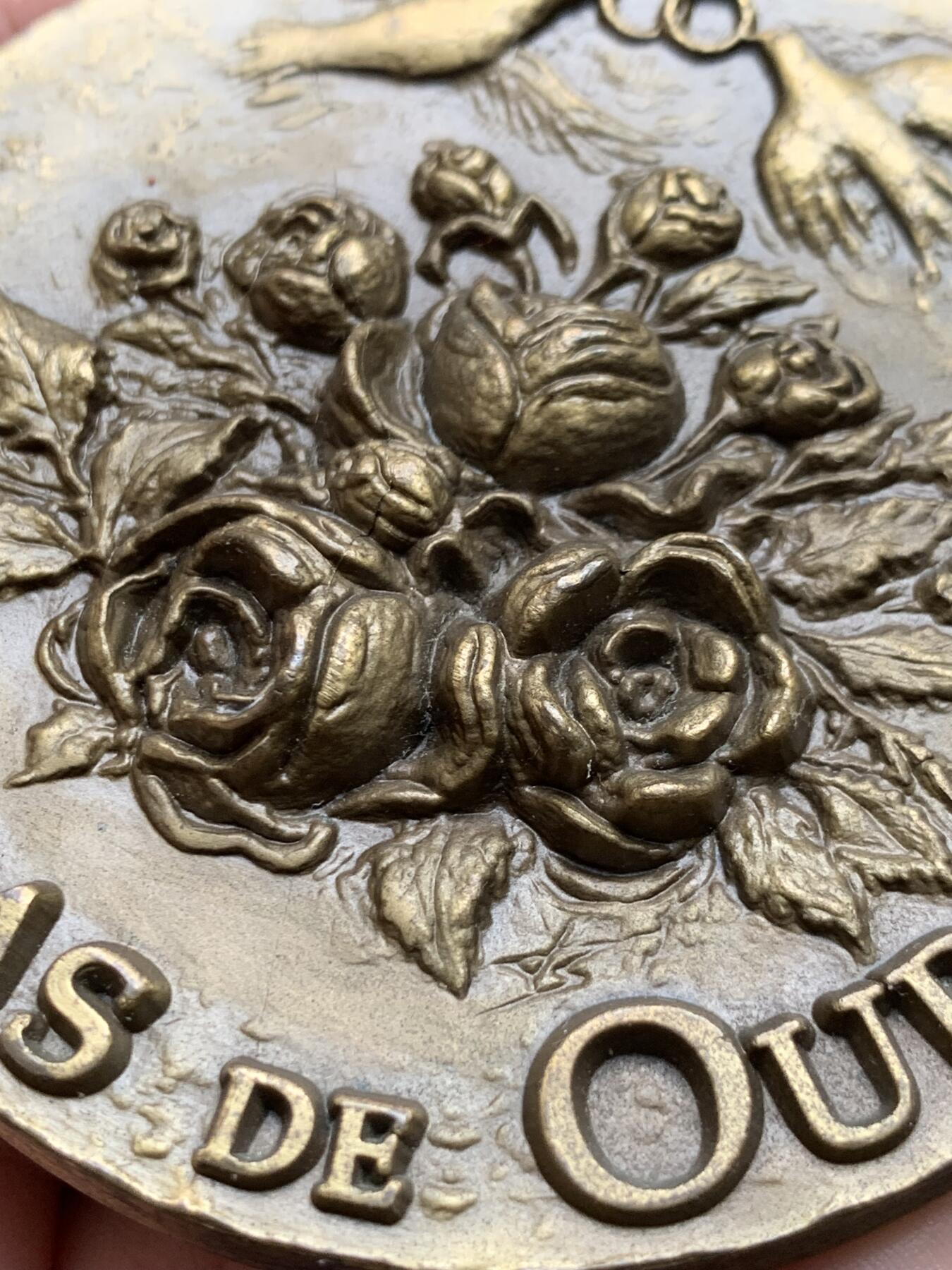 《竞宝斋》第434场 周日，周一2场连拍 （全场包邮） 金婚纪念章 双面高浮雕 244.1克 77.5mm