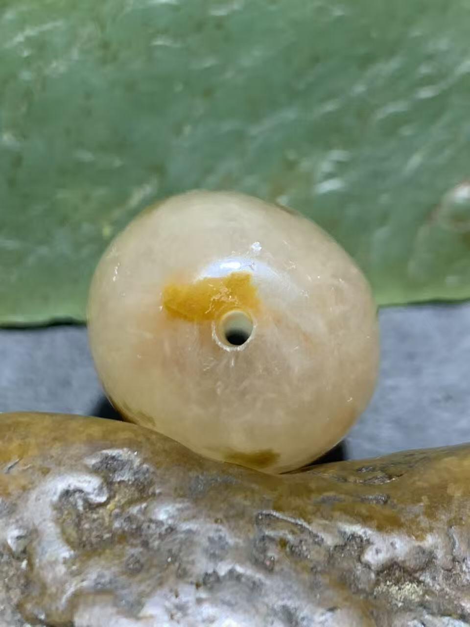 精美冰飘糖心料战国红玛瑙随形勒子一颗！