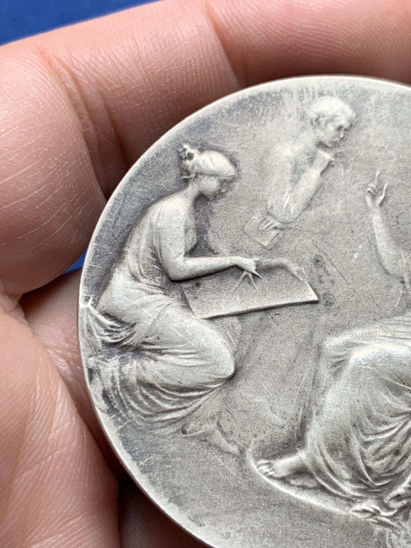 《竞宝斋》第434场 周日，周一2场连拍 （全场包邮） 法国社会福利院银章 丰饶角1银标 62.3克 49.6mm