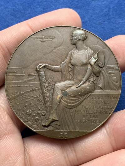 《竞宝斋》第434场 周日，周一2场连拍 （全场包邮） - 法国1928年女神大铜章 手持丰饶角 细节清晰 背面埃菲尔铁塔 61.1克 49.8mm 三角铜标