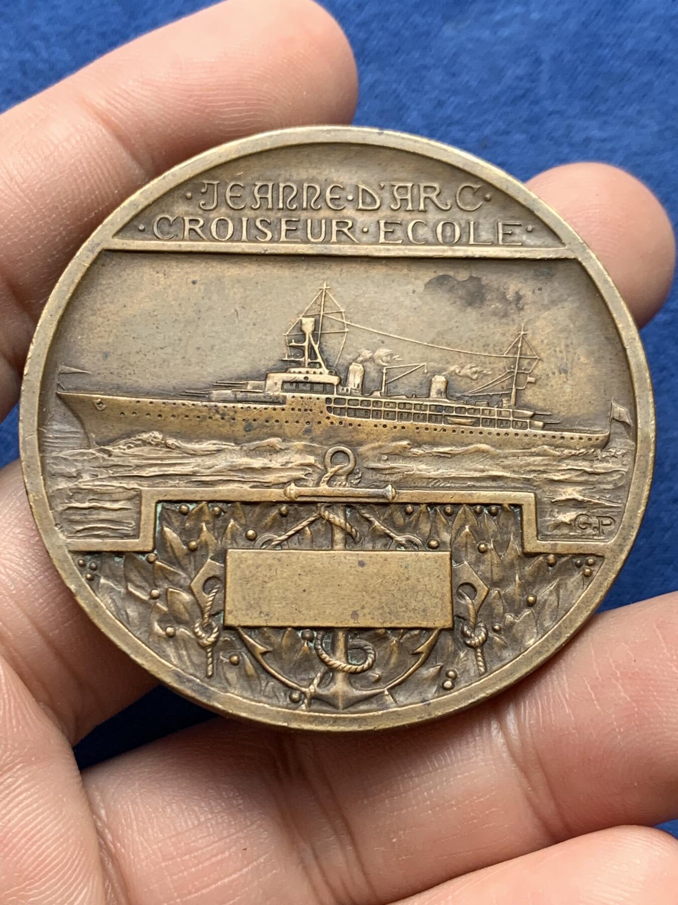 《竞宝斋》第434场 周日，周一2场连拍 （全场包邮） 法国贞德号邮轮纪念铜章 62.1克 50mm 铜标边铭 整体高浮雕 工艺精细