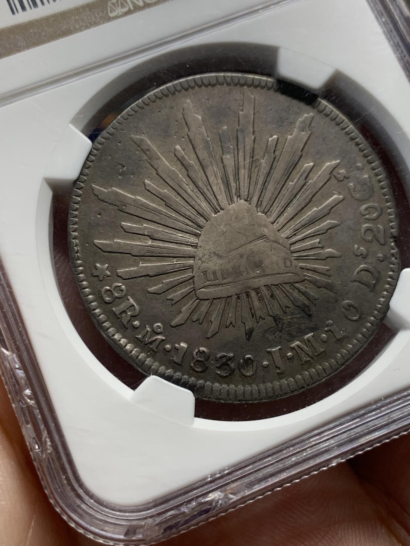 《竞宝斋》第434场 周日，周一2场连拍 （全场包邮） NGC F15 墨西哥1830/20年Mo JM版鹰洋 8里亚尔 罕见早期骑字版 五级鹰 季军分 N入盒有分仅4枚 盒子右下角有磕