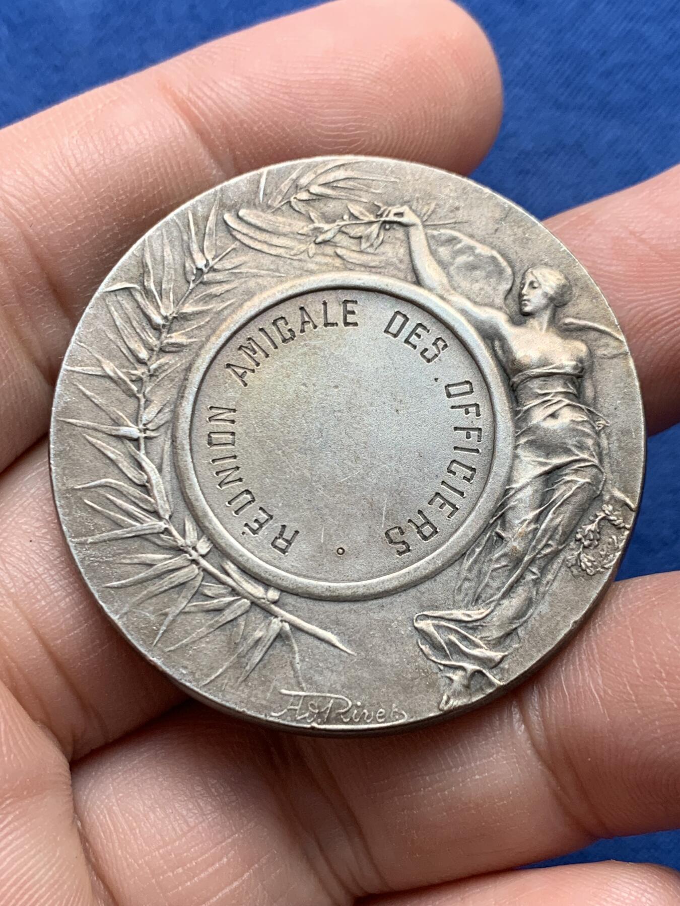 《竞宝斋》第434场 周日，周一2场连拍 （全场包邮） 法国军官联谊会镀银铜章 34.15克 39.9mm 丰饶角铜标