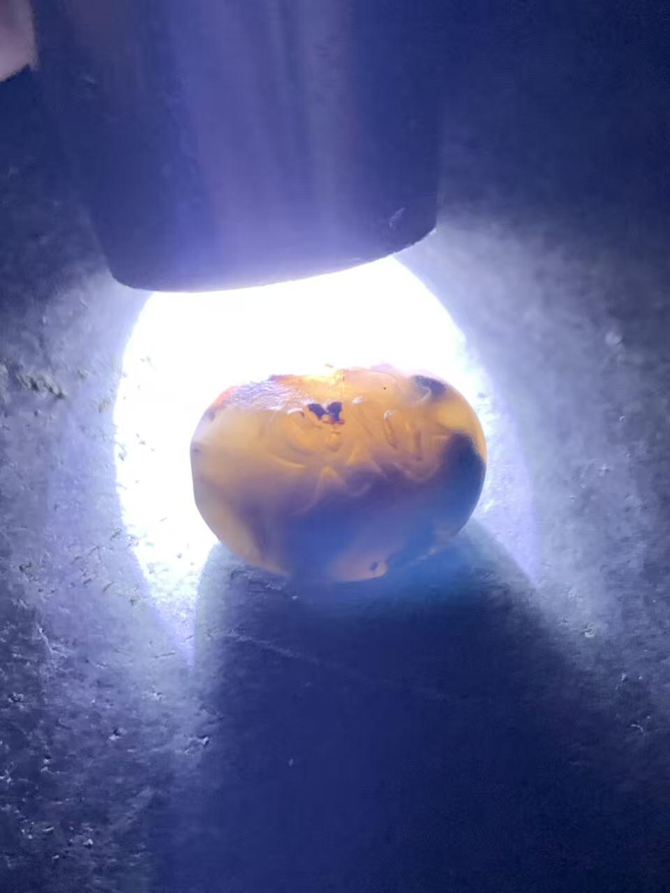 精美亚光风化纹冻料战国红玛瑙手工雕刻缘字随形珠一颗！