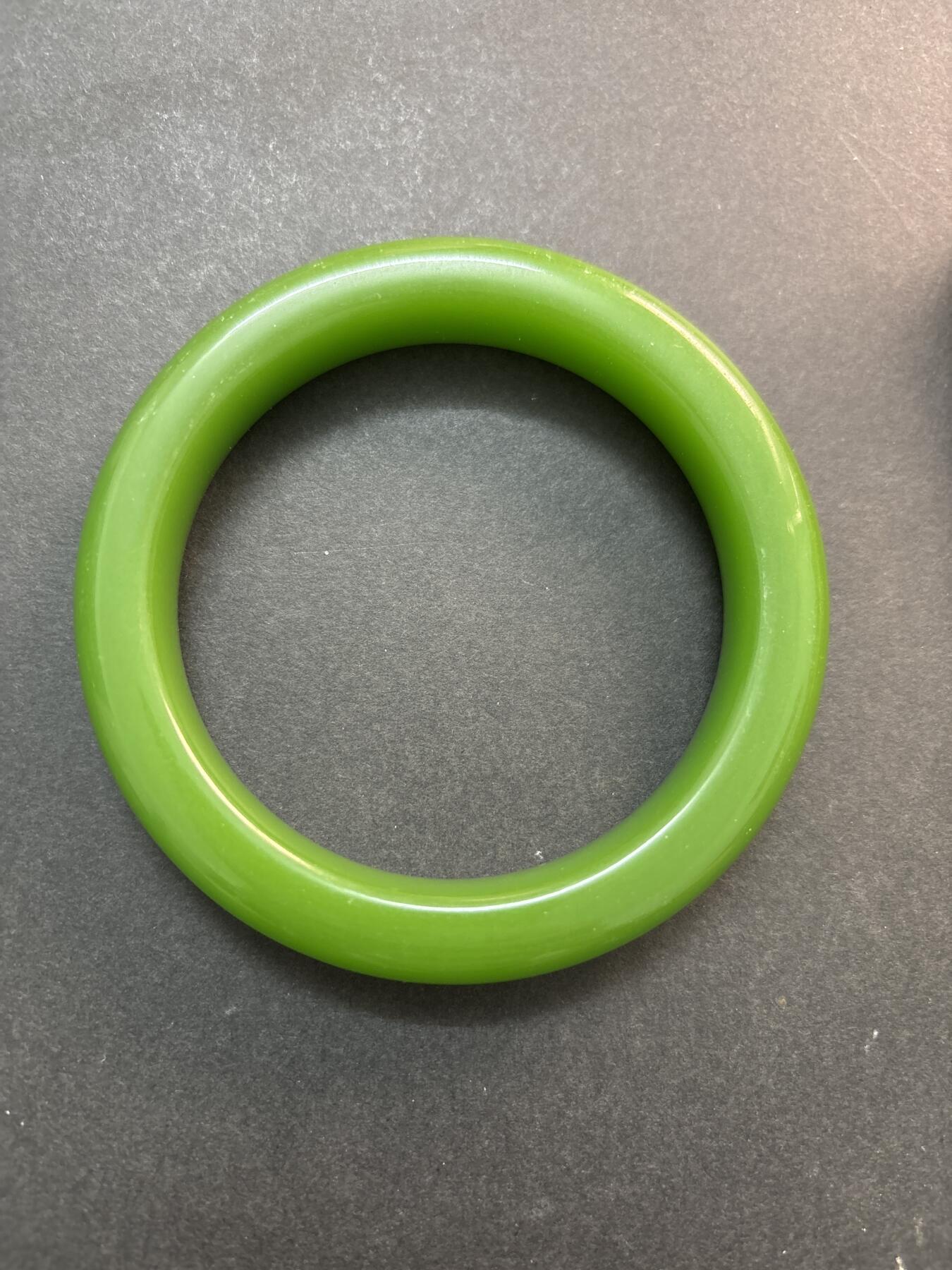 文馨钱币收藏第 278 场，银元，纸币，铜章场 长期接收代拍品 玉镯带盒子一个，什么货不懂