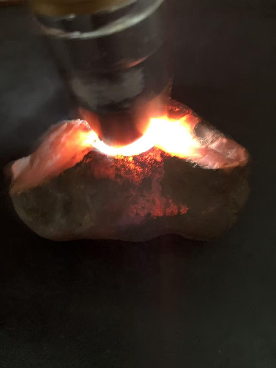 精美铁红皮开窗料荔枝冻南红玛瑙原石一颗，