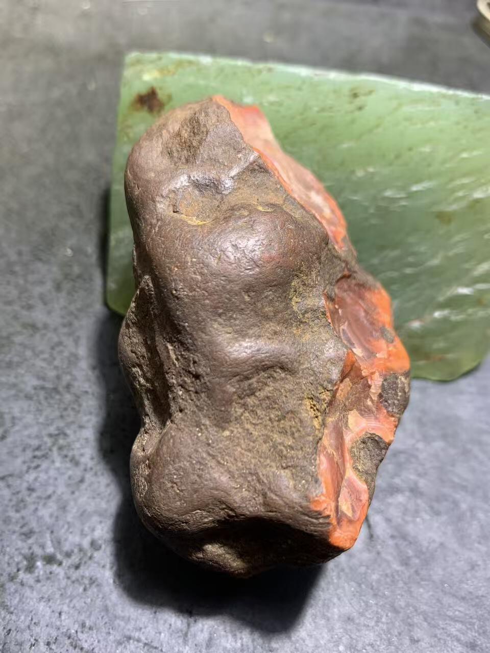 精美铁红皮开窗料荔枝冻南红玛瑙原石一颗，