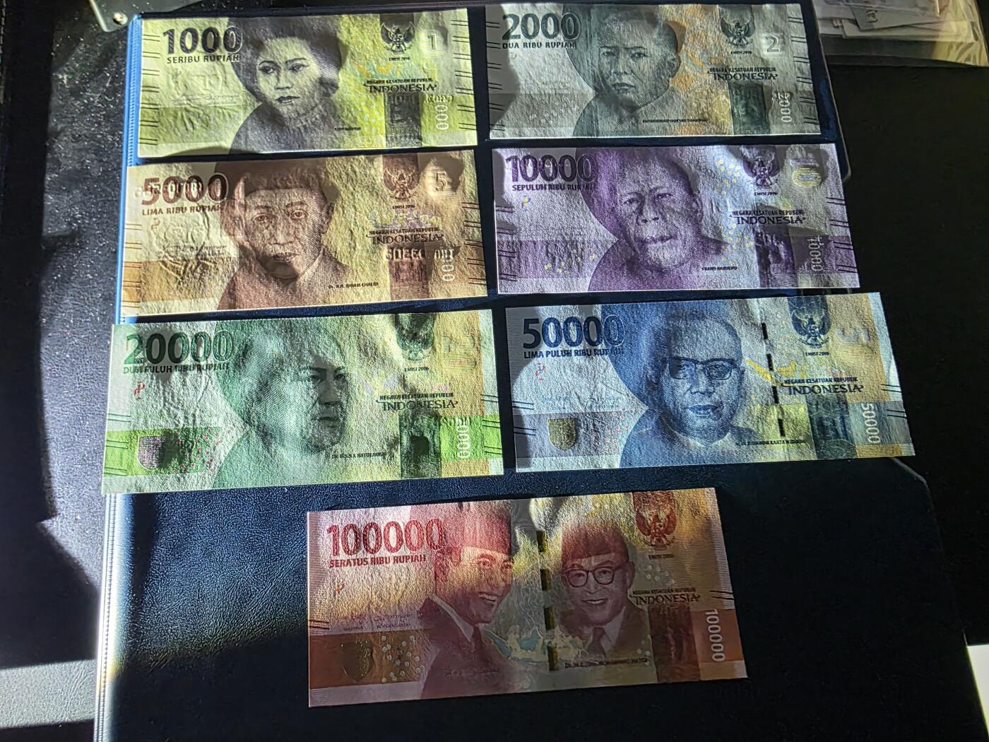 叁拾收藏第33期 印度尼西亚上一版本8张一套（1千-10万卢比，其中1万两个版本，含05年首发年份）  UNC