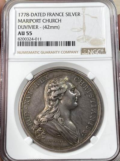 万国钱币拍卖第054期 - NGC AU55 1778年法国路易十六在马里港为圣路易斯教堂奠基银章 B.Du Vivier作品。正面：路易十六国王的垂坠半身像，奖章直径42毫米，雕刻精致，非常罕见。这座教堂由Étienne-François Legrand设计，建于1778年至1783年。奠基仪式是在路易十六和他的兄弟，即未来的路易十八和查理十世在场的情况下举行的。