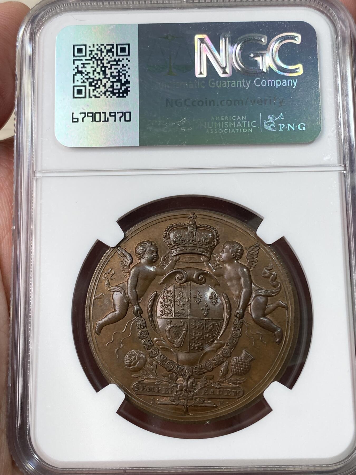 万国钱币拍卖第054期 NGC MS63 1707年英格兰与苏格兰建立联合王国纪念铜章，正面为君主安妮女王头像，背面为皇冠和双狮图案。