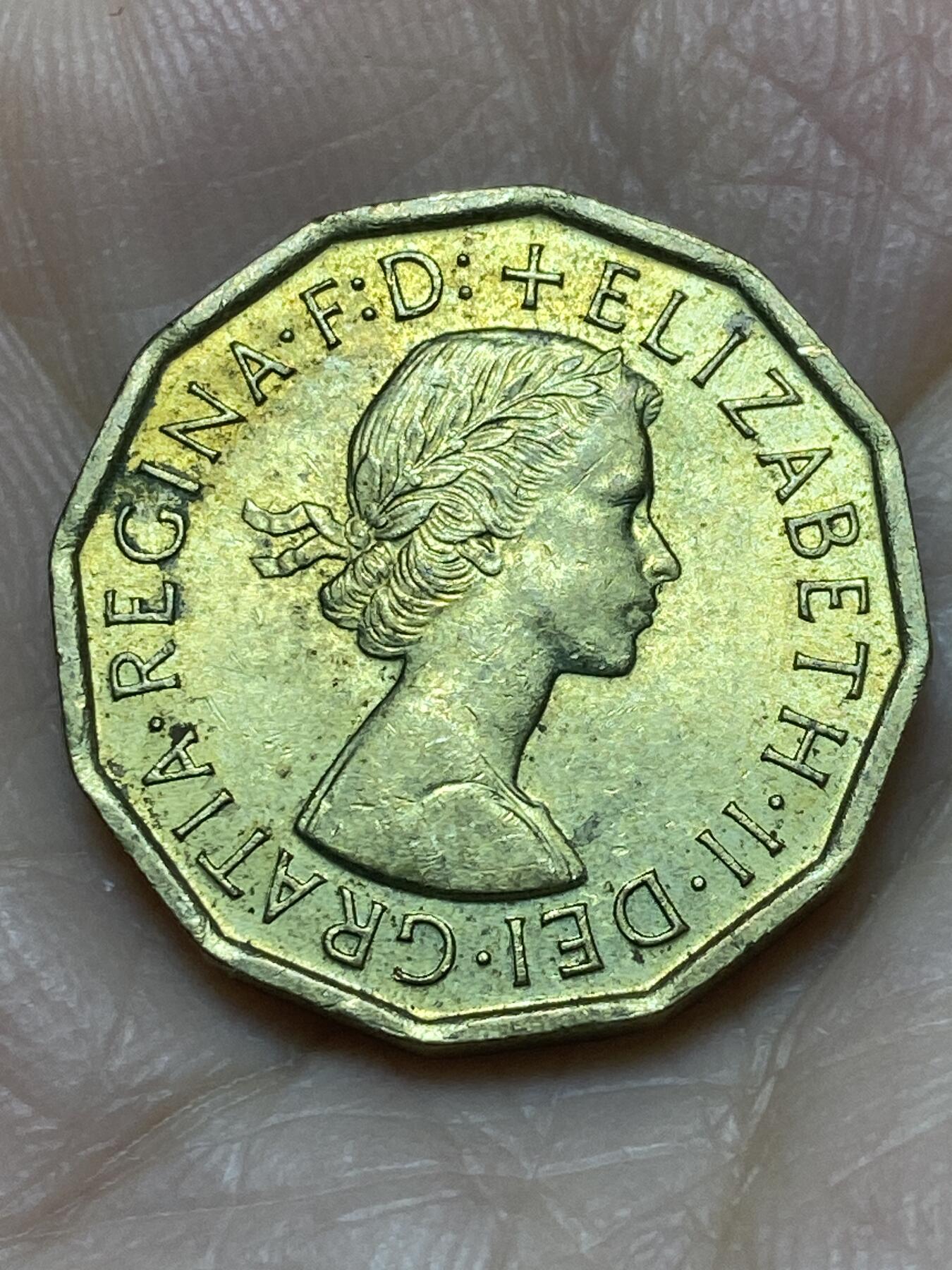 2025年第一百二十一场(总第一百四十七场）外国好品散币(免佣金) 英国🇬🇧1967年3便士(伊丽莎白二世青年桂冠第二版，普制币关门年)