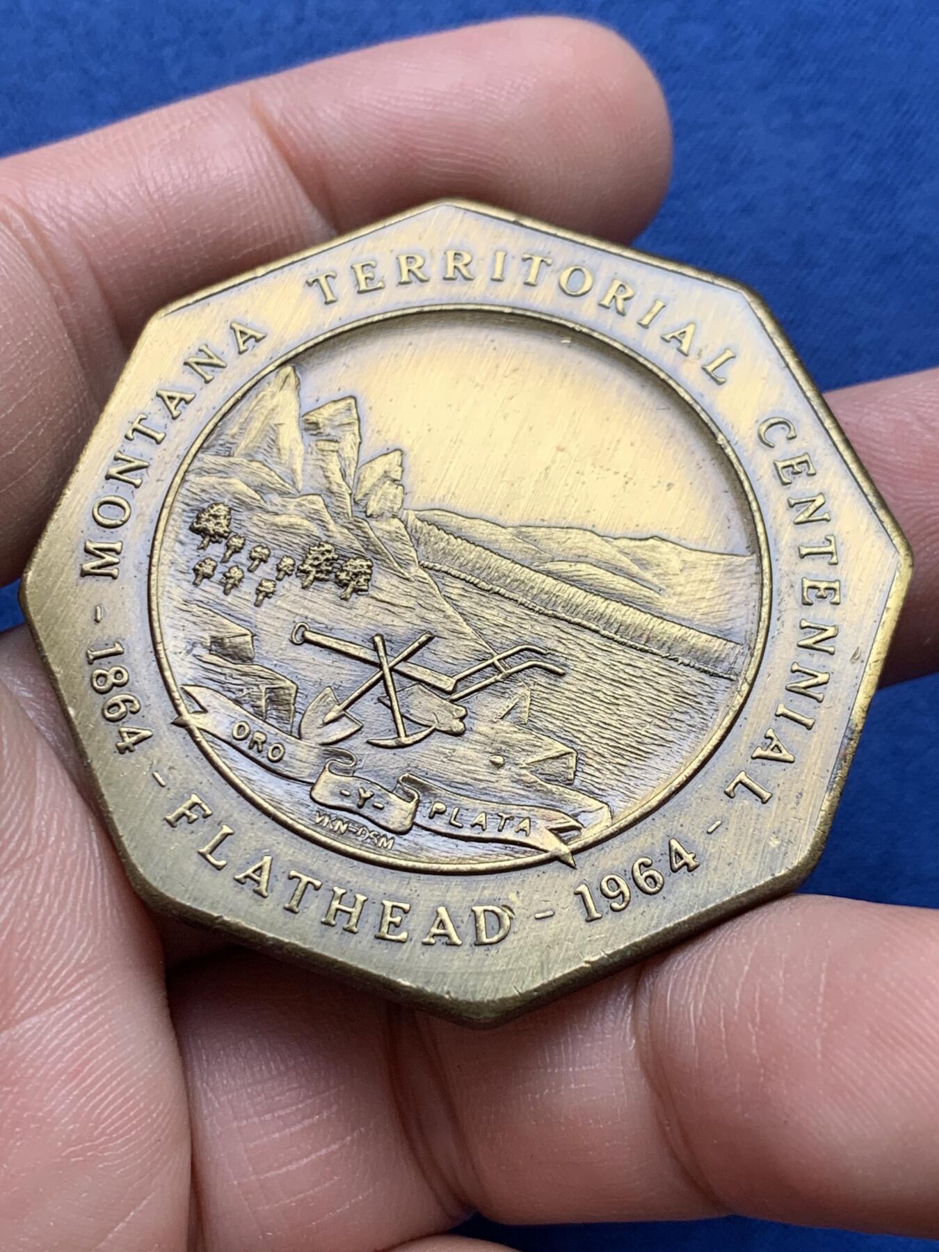 《竞宝斋》第434场 周日，周一2场连拍 （全场包邮） 美国 1864-1964年 蒙大拿州独立100年八角型纪念章 45.6mm直径 约44.8克重