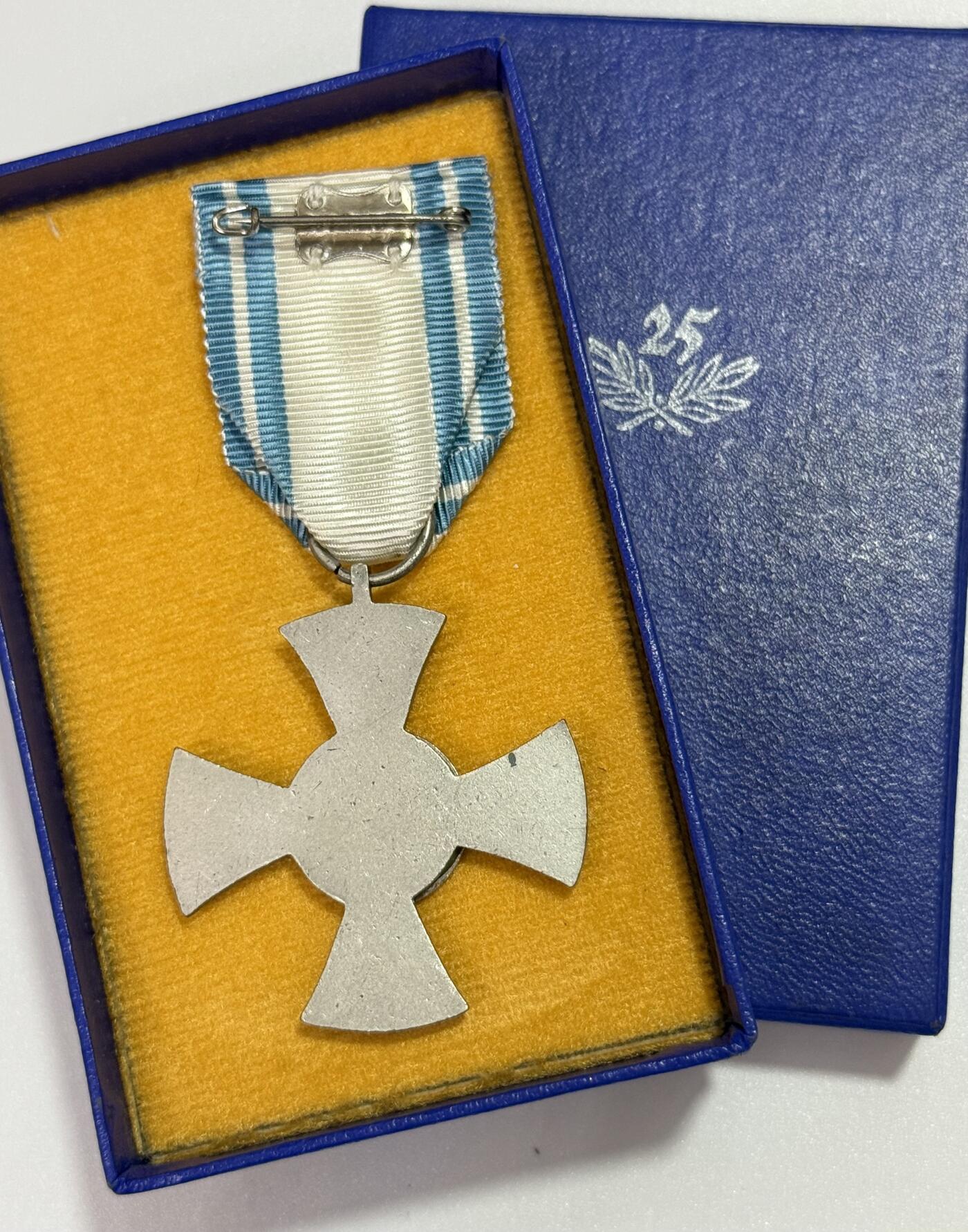 韵星假日精品2025秋季军品类拍卖会-- Rimey Holidays Boutique 2025 Autumn Militaria Sale 巴伐利亚州红十字救护二十五年勋章带盒