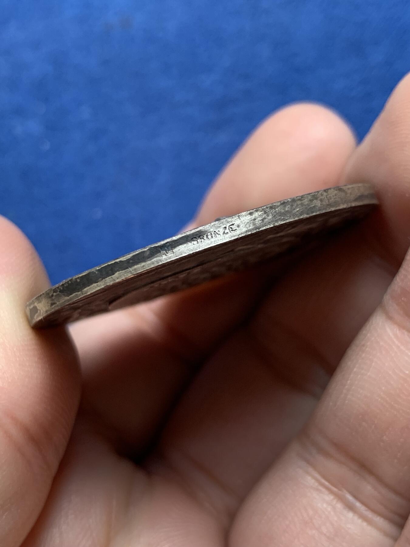 《竞宝斋》第434场 周日，周一2场连拍 （全场包邮） 法国 1934 犬类协会 镀银铜章 高浮雕 细节都不错 29.5克 41.3mm