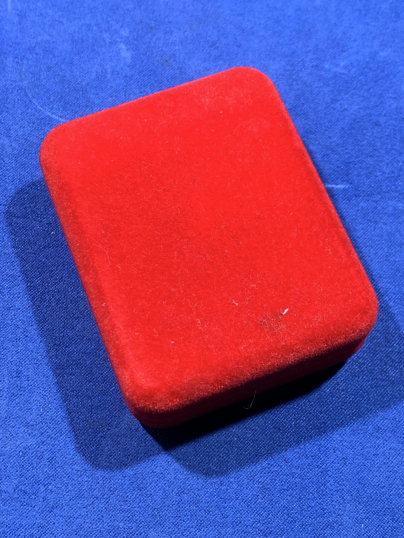 《竞宝斋》第434场 周日，周一2场连拍 （全场包邮） 澳大利亚 1997年 笑翠鸟 熊猫镶嵌银币 含纯银1盎司999银 镶嵌部分重约0.5克黄金，发行1.5万枚，为上海国际钱币展而发行