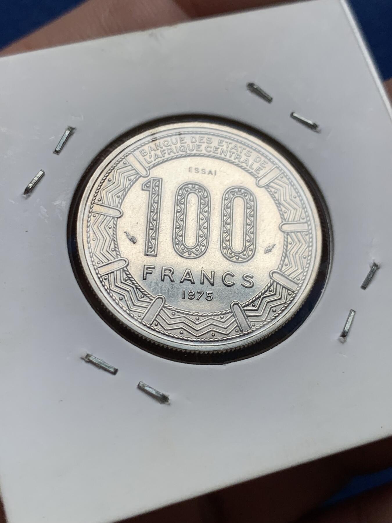 《竞宝斋》第434场 周日，周一2场连拍 （全场包邮） 1975年乍得中非共同体100法郎羚羊 非常少见的样币，好品相，可以送评，背面有ESSAI样币标识