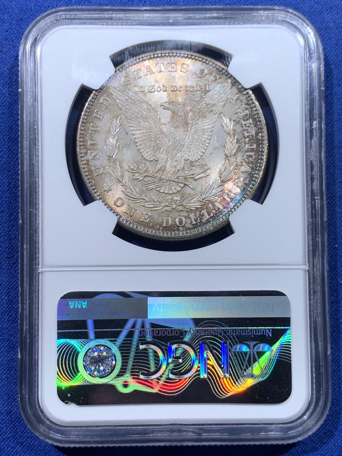 《竞宝斋》第434场 周日，周一2场连拍 （全场包邮） NGC MS64 美国1885年摩根银币 凝霜底板，女神面部神态难得，转光效果，底板底光充沛，双面包浆更美。