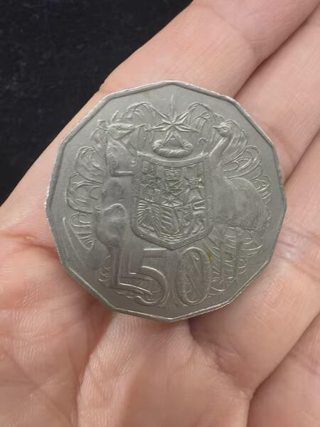 开心价稀有澳大利亚1971年一枚、1983 年兩枚50分硬币，三枚一起走,少有十二角边形设计！