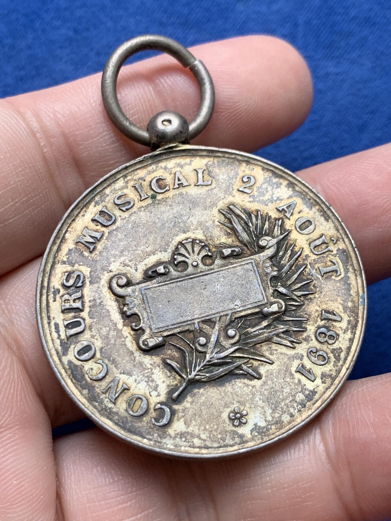 《竞宝斋》第434场 周日，周一2场连拍 （全场包邮） 1891年法国吕格尔市音乐银质奖章 31.5克 40.3mm