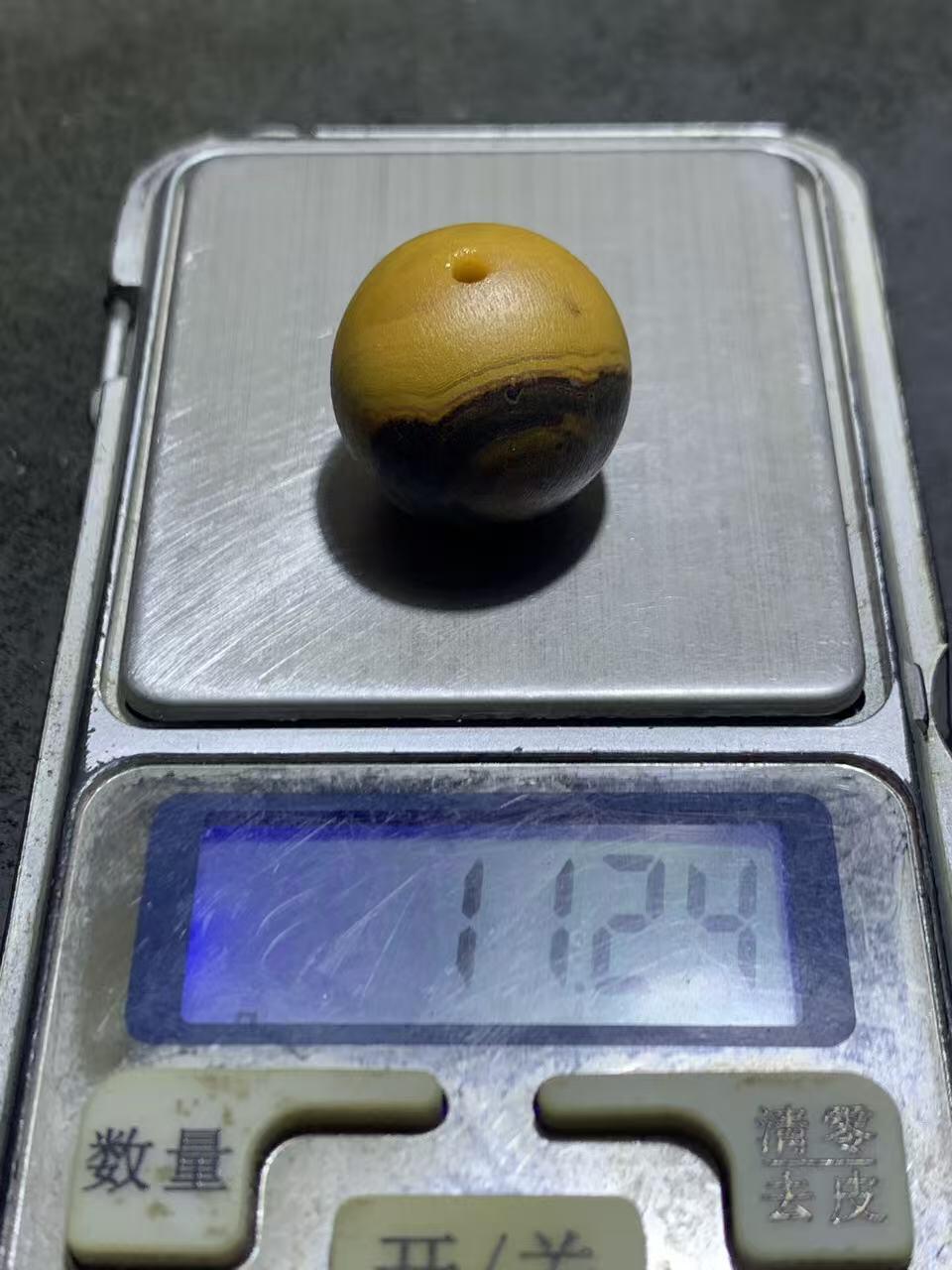 精美亚光鸡油黄战国红玛瑙原皮天眼纹2.0圆珠一个！