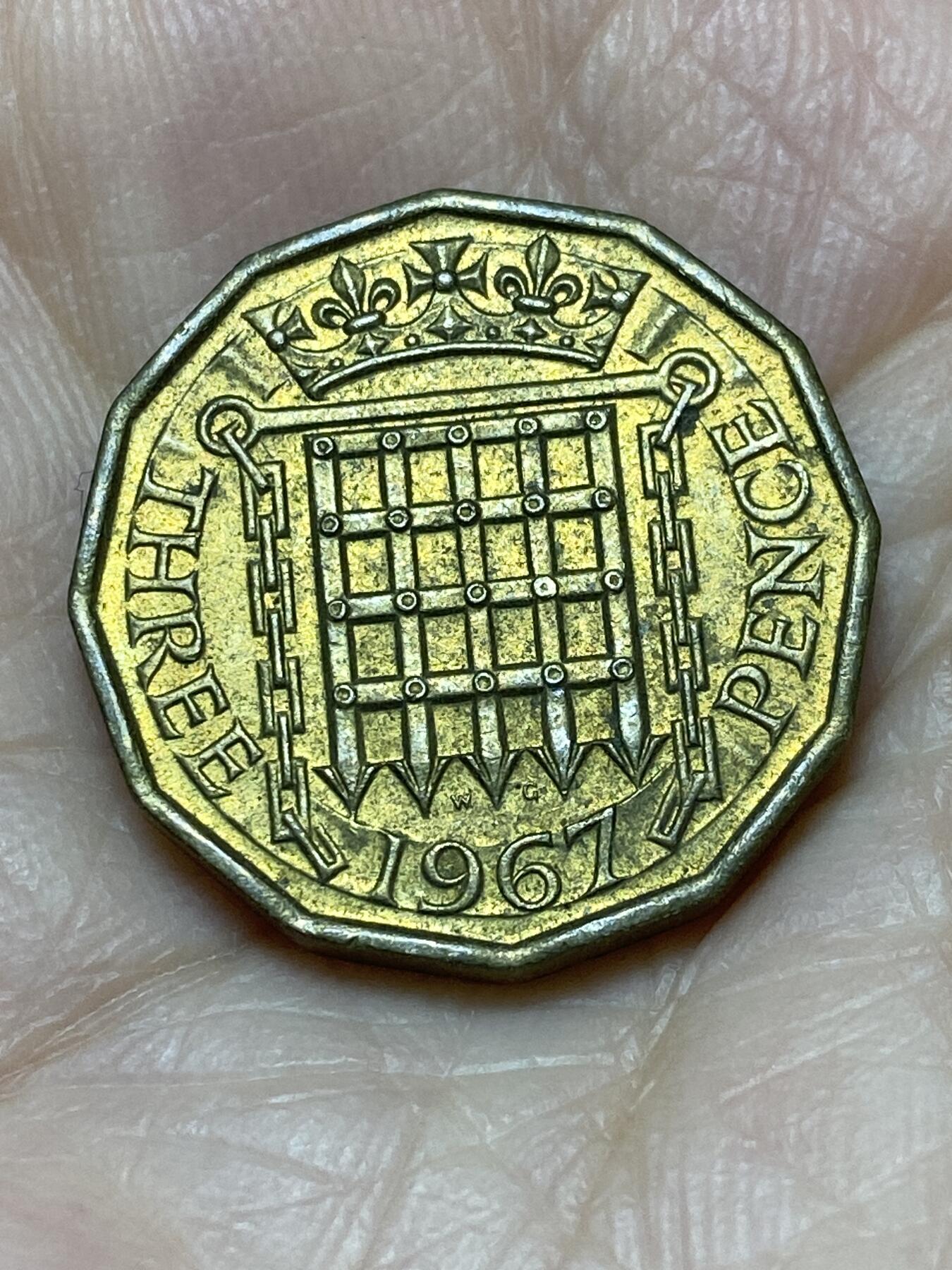 2025年第一百二十一场(总第一百四十七场）外国好品散币(免佣金) 英国🇬🇧1967年3便士(伊丽莎白二世青年桂冠第二版，普制币关门年)