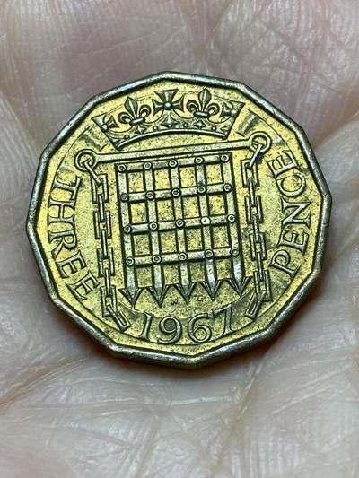 2025年第一百二十一场(总第一百四十七场）外国好品散币(免佣金) - 英国🇬🇧1967年3便士(伊丽莎白二世青年桂冠第二版，普制币关门年)