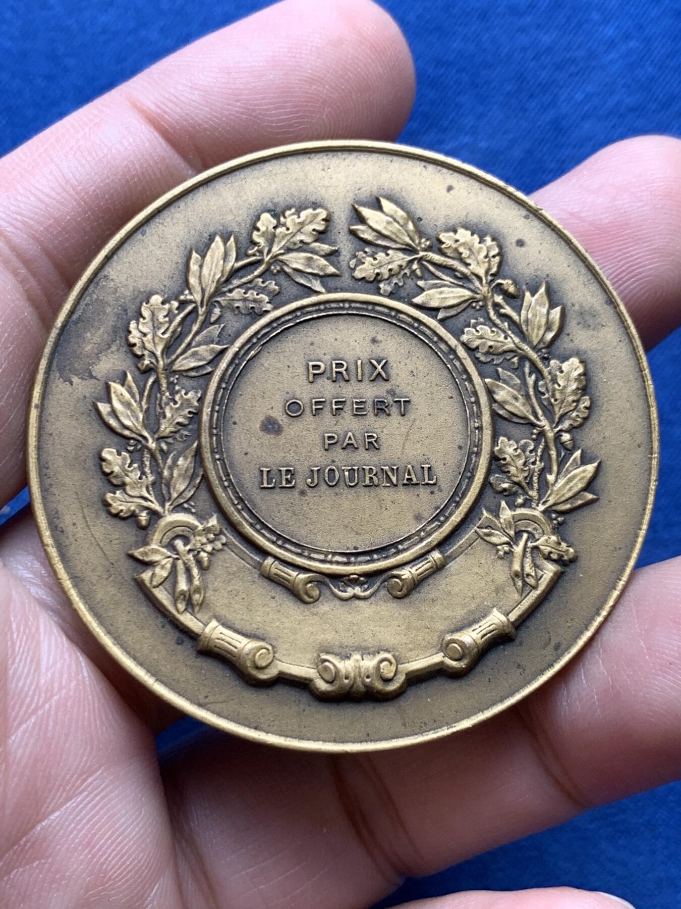 《竞宝斋》第434场 周日，周一2场连拍 （全场包邮） 手球比赛铜章 52.55克 50.1mm 三角铜标