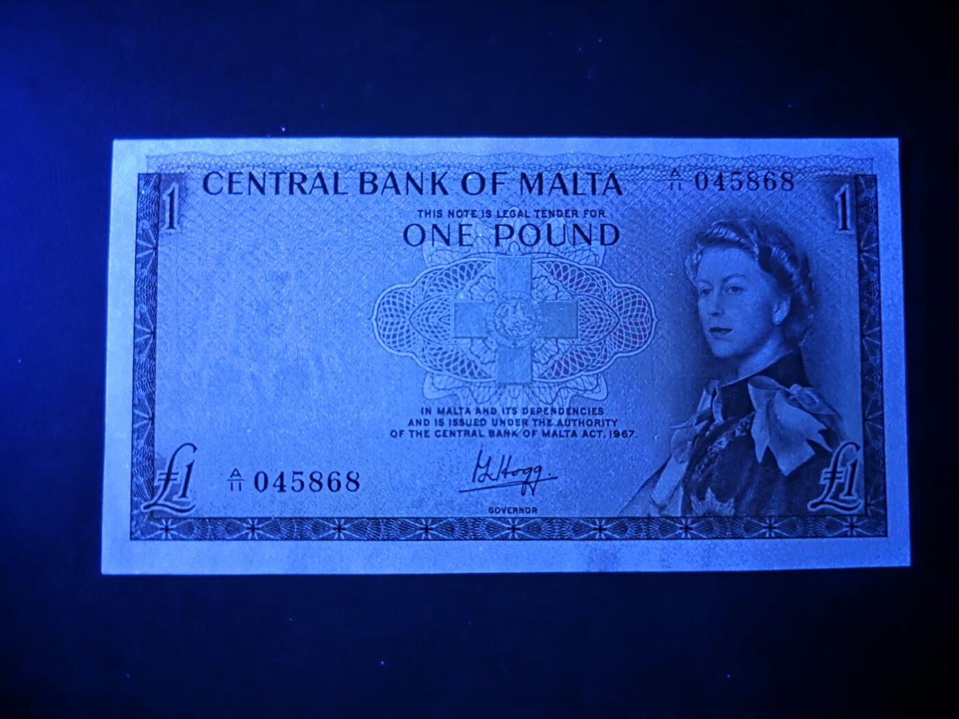 叁拾收藏第33期 马耳他戎装女王1镑  UNC--