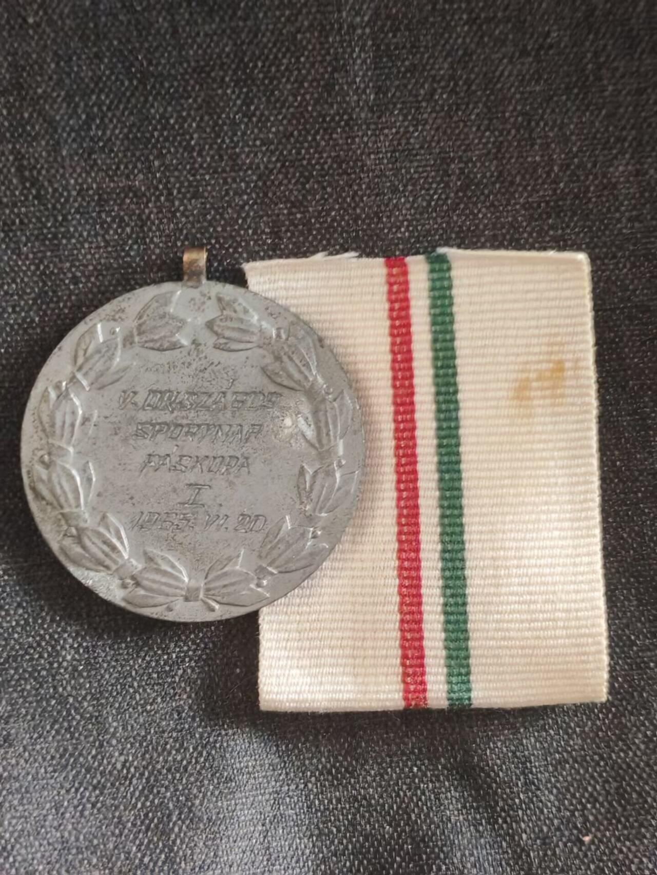 罗岚⭐爱藏⭐精品专拍第七场-分享拍场赚佣（周六有群拍，详细看简介） 匈牙利人民共和国体育竞赛冠军奖章 实发带刻字