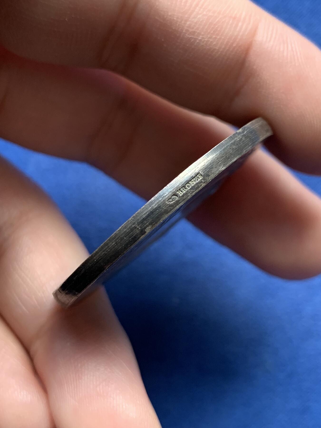 《竞宝斋》第434场 周日，周一2场连拍 （全场包邮） 法国军官联谊会镀银铜章 34.15克 39.9mm 丰饶角铜标