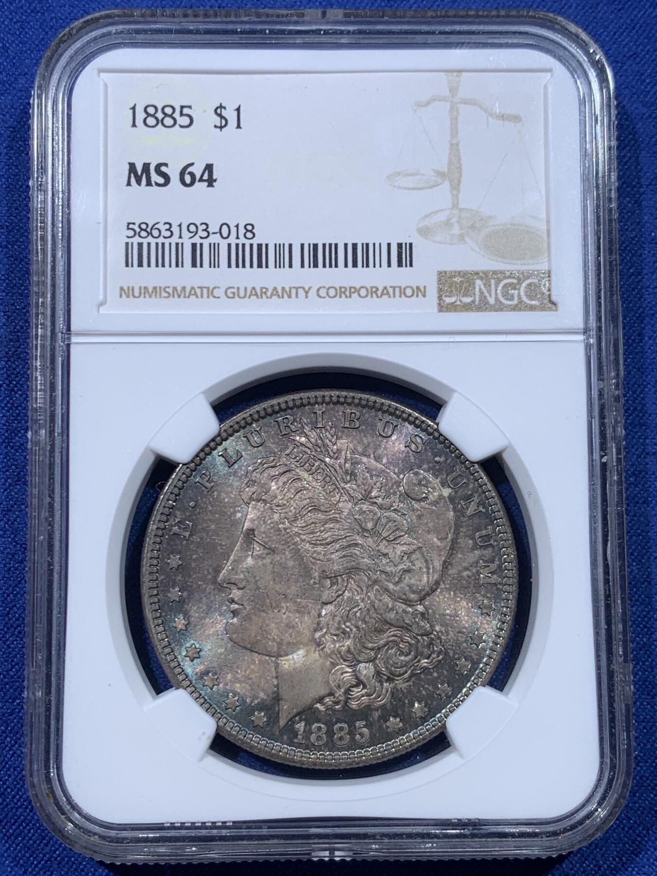 《竞宝斋》第434场 周日，周一2场连拍 （全场包邮） NGC MS64 美国1885年摩根银币 凝霜底板，女神面部神态难得，转光效果，底板底光充沛，双面包浆更美。