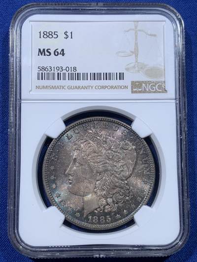 《竞宝斋》第434场 周日，周一2场连拍 （全场包邮） - NGC MS64 美国1885年摩根银币 凝霜底板，女神面部神态难得，转光效果，底板底光充沛，双面包浆更美。