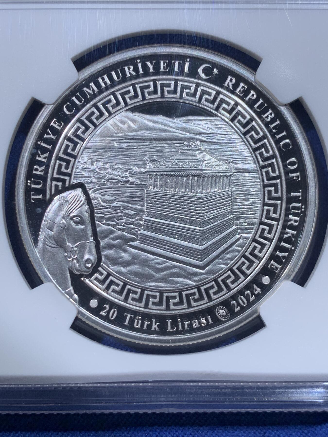 《竞宝斋》第434场 周日，周一2场连拍 （全场包邮） NGC PF69UC 土耳其2024年世界七大奇迹-哈利阿纳苏斯陵20里拉精制纪念银币（局部细节精湛需要放大镜欣赏~限量发行3千枚，克重1盎司，925银，币径38.61MM）