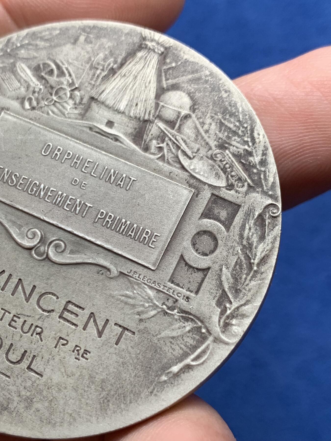 《竞宝斋》第434场 周日，周一2场连拍 （全场包邮） 法国社会福利院银章 丰饶角1银标 62.3克 49.6mm