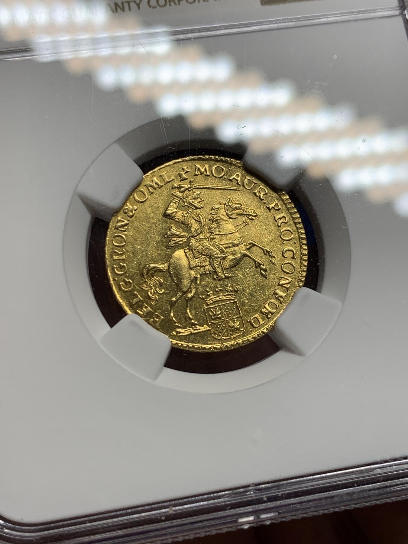 《竞宝斋》第434场 周日，周一2场连拍 （全场包邮） 最稀少的省 NGC MS62 荷兰 1761年 格罗宁根省和奥默兰登省 7盾 马剑金币 4.965克 看到100个乌特勒支大马剑也见不到一个格罗宁根，银马剑几年没见到了，金的还好，也很缺 值得收藏