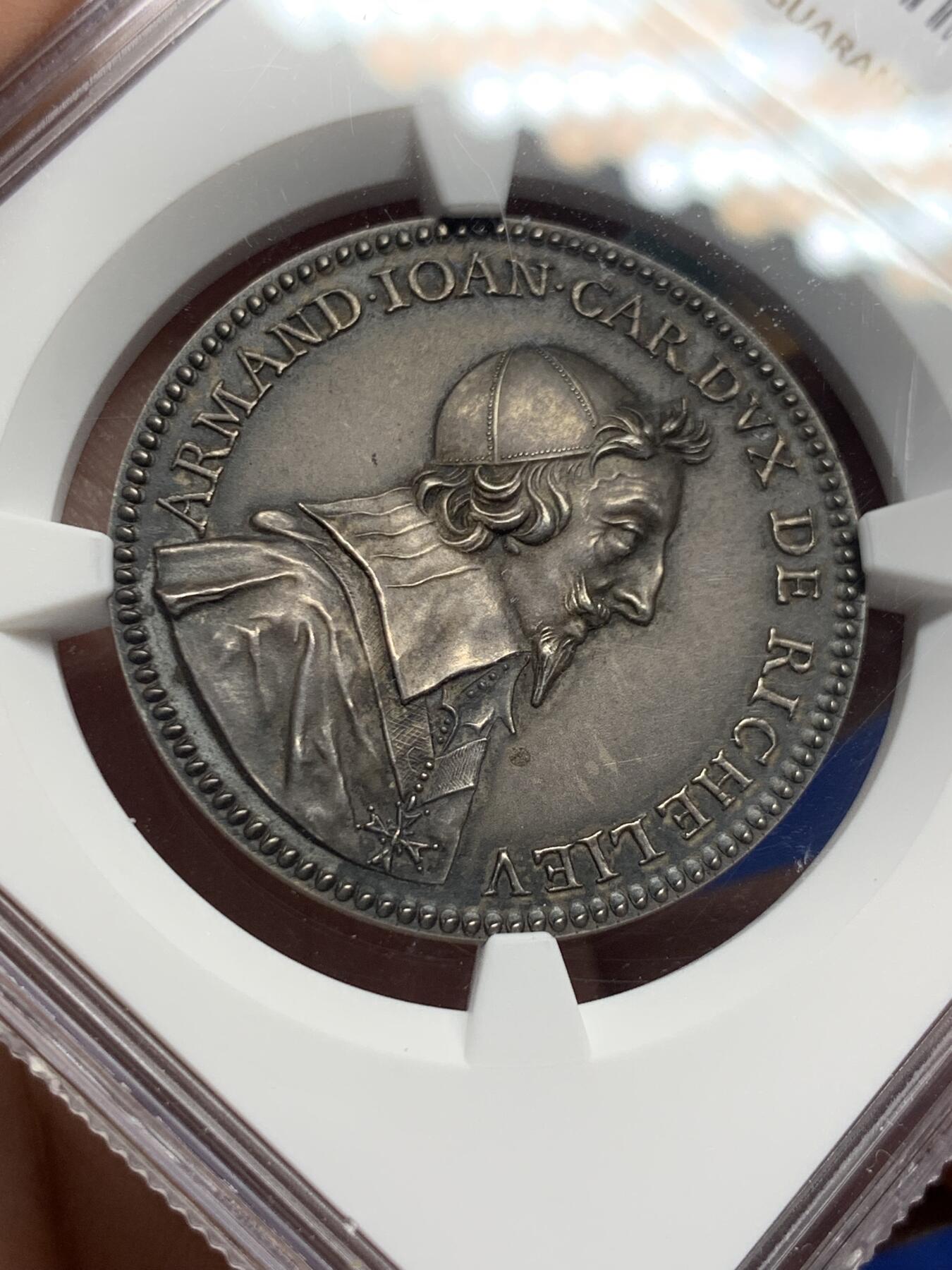 《竞宝斋》第434场 周日，周一2场连拍 （全场包邮） NGC MS63 法国红衣主教黎塞留公爵半身像纪念银代币 丰饶角银标 人像刻画细腻传神 作为商业航海总监 背面商船刻画鲜活 栩栩如生 作为早期代币 难得一见