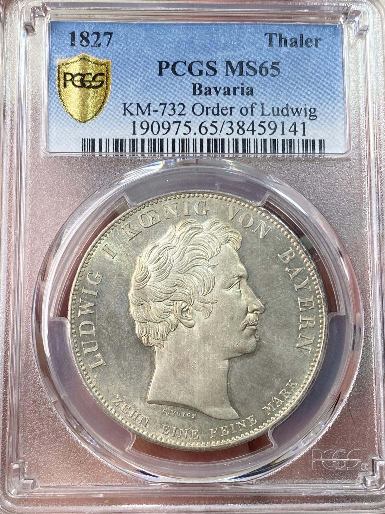 万国钱币拍卖第054期 PCGS MS65 1827巴伐利亚路德维希勋章历史泰勒 1827年8月25日，路德维希一世以国王之名设立了路德维希勋章，用以表彰为王国服务满50周年的杰出人员，并敕令造币厂发行此历史泰勒加以纪念。系列中的罕见品种，BU级别更是难得一见，丝绸地板黄油转光。（评级盒背面左上缺角）
