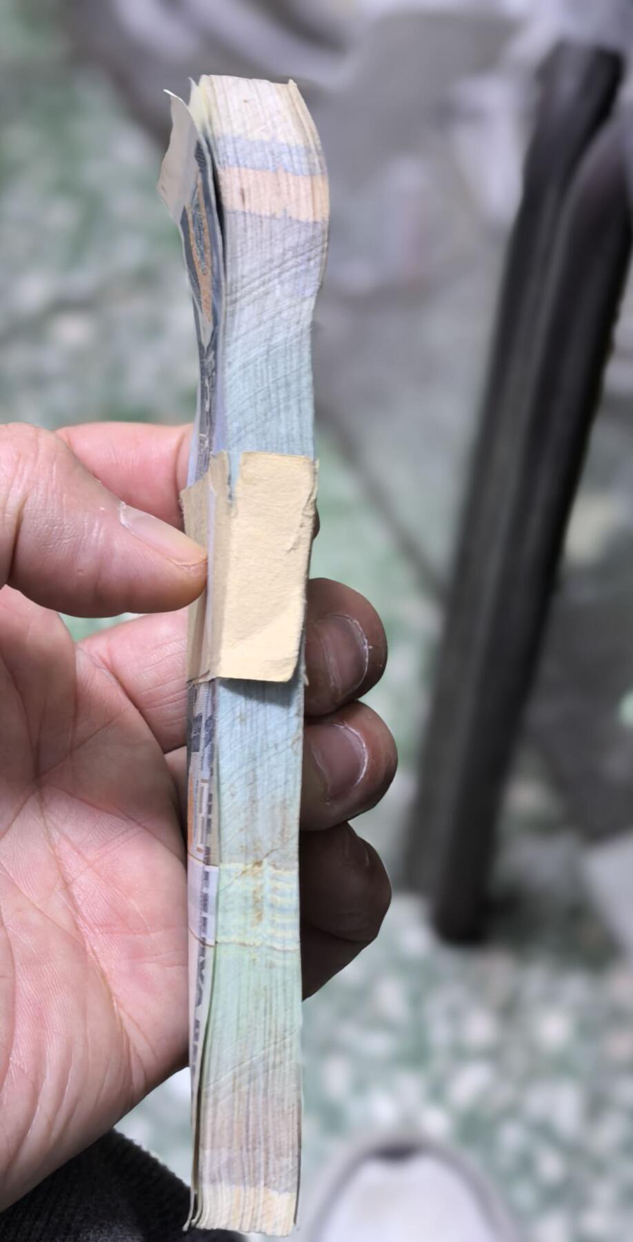 北京马甸外国币专卖第146期，外国纸币币专场，陆续上拍，欢迎关注 秘鲁万元钞百張连号，全新四角有卷，上下张及侧截面有脏如图